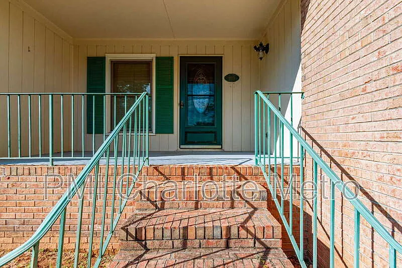 3 bed, 2.0 bath, $1,895 — Photo 2