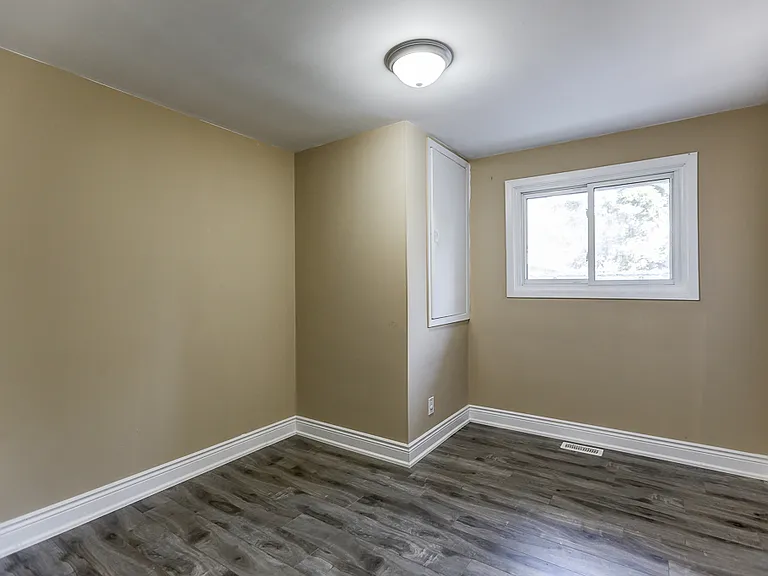 293 Mitchell Ave #MAIN FLOOR — Photo 13