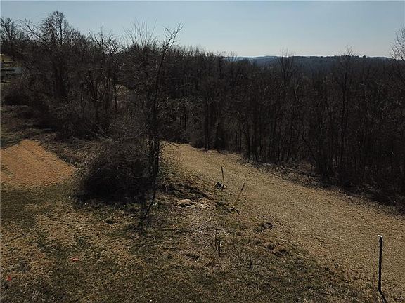 5th image of Longvue Dr