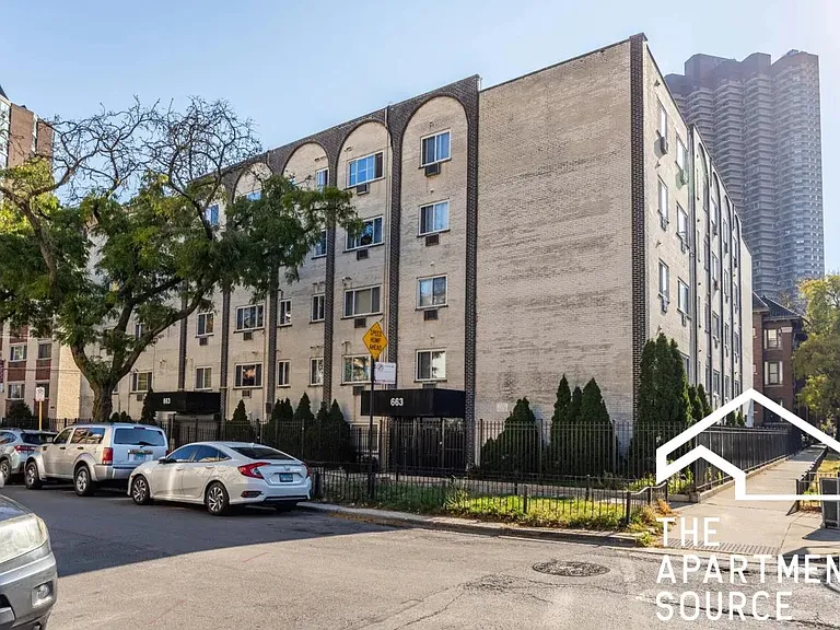661 W Grace St #417 — Photo 14