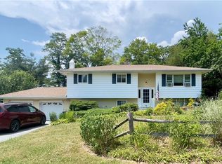 4 Wagon Wheel Rd, Poughkeepsie, NY 12601