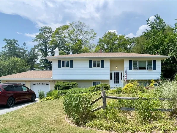 4 Wagon Wheel Road, Poughkeepsie, NY 12601