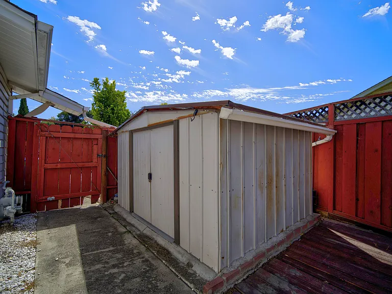 25309 Meredith Ct — Photo 30