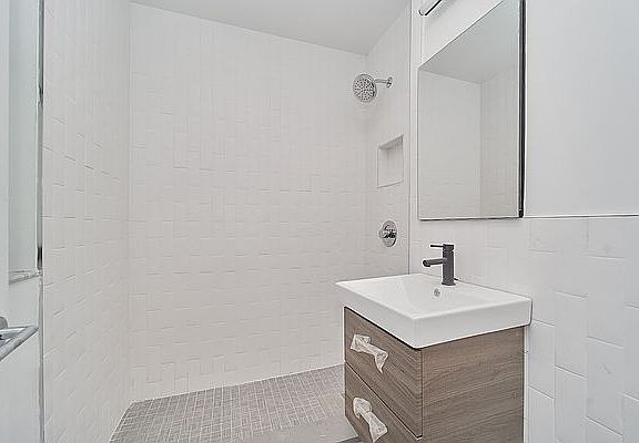 5th image of 135 E 50th St APT 8J