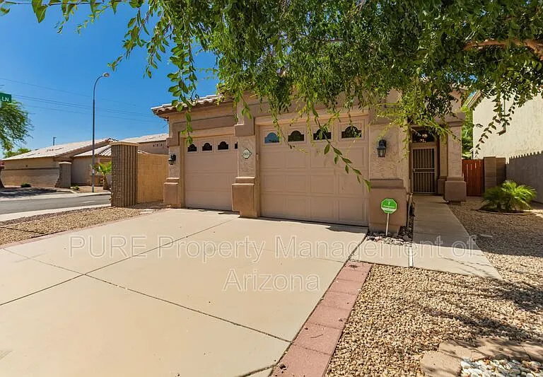 10652 W Coronado Rd — Photo 1