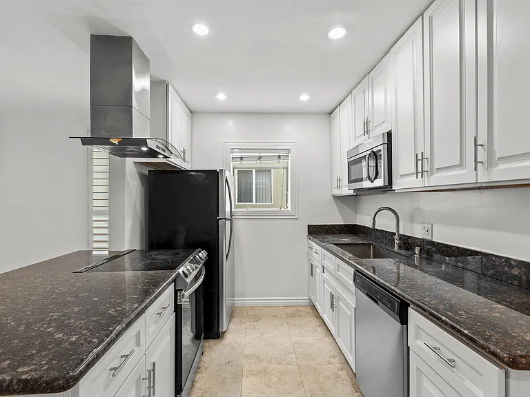 4217 Whitsett Ave #1 — Photo 7