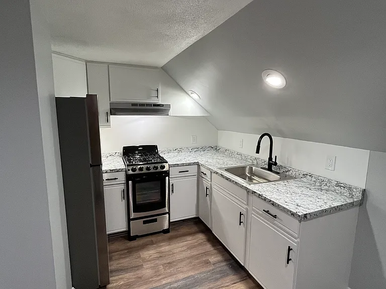 142 Elm St #5 — Photo 2