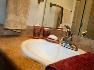 6125 Chasewood Pkwy APT 222, Minnetonka, MN 55343