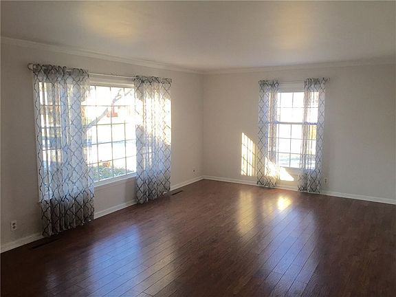 2nd image of 1703 Hillcrest Ave