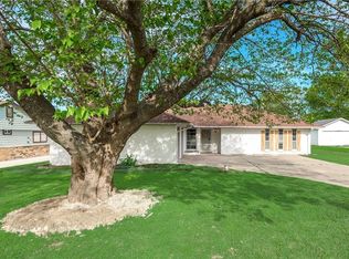 104 Cloudcrest Dr, Desoto, TX 75115