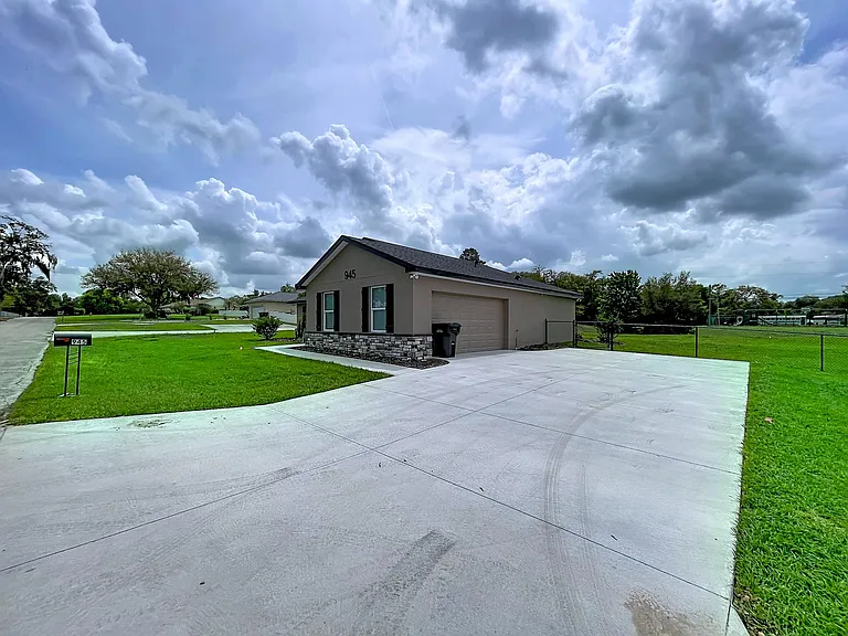 935 Lamp Post Ln — Photo 41
