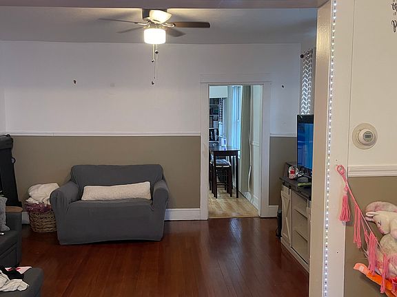 2nd image of 98-100 Carroll Avenue