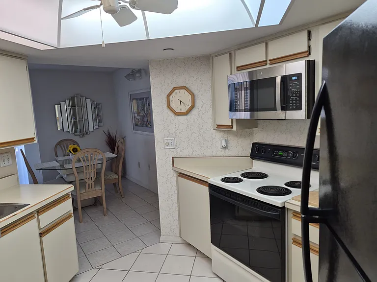 1 Oceans West Blvd #9B5 — Photo 3