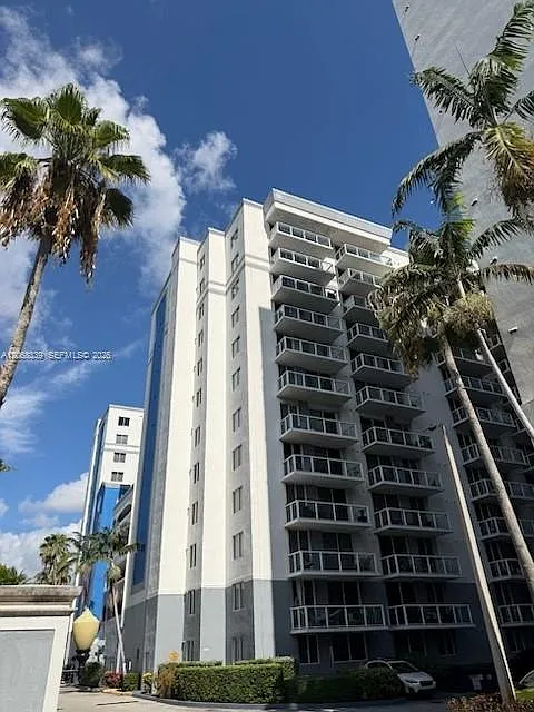 Blue Lagoon Condo — Photo 3