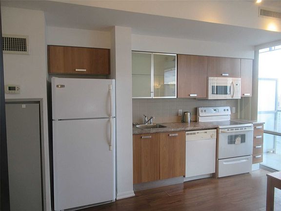 5th image of 38 Grenville St #3005