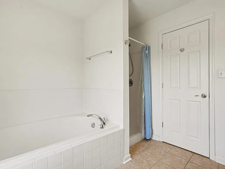 5050 Mendenhall Dr — Photo 14