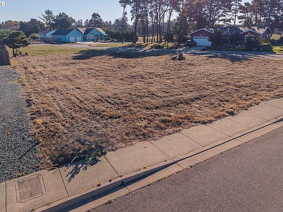 5th image of 2688 Cascara Ave #800