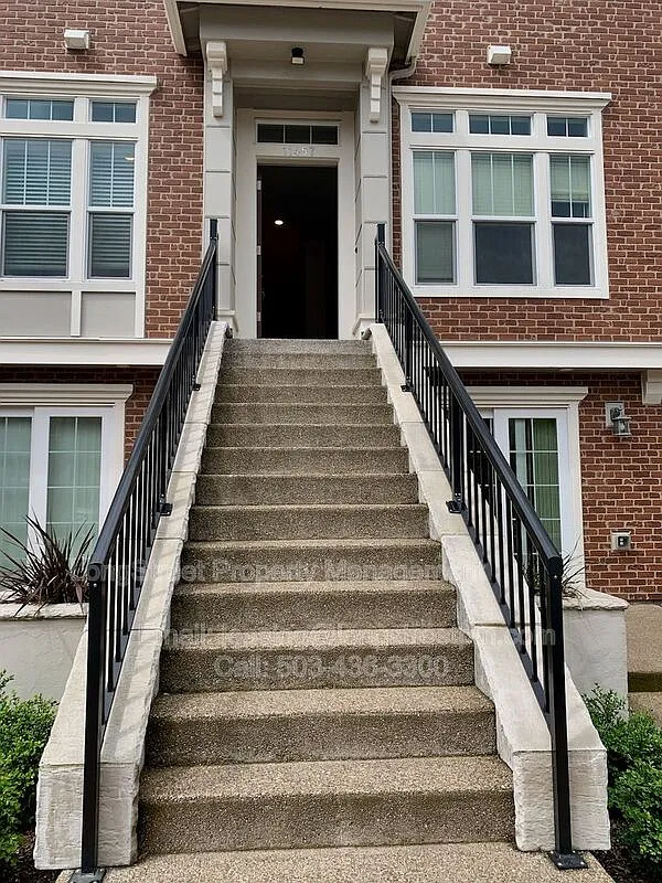 3 bed, 3.0 bath, 1391 sqft, $2,695 — Photo 2