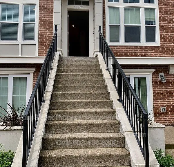 11457 SW Mont Blanc St — Photo 2