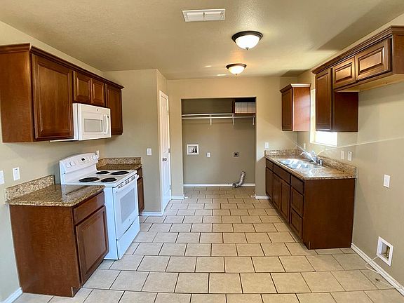 3rd image of 816 Amburgey Ave