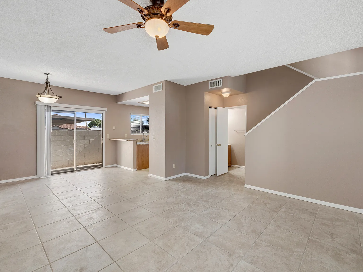2 bed, 1.5 bath, 950 sqft, $1,699 — Photo 4