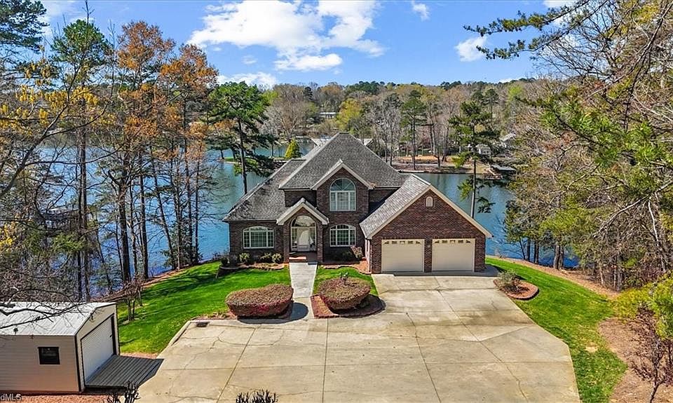 1st image of 704 Shoreline Dr