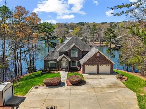 704 Shoreline Dr, New London, NC 28127