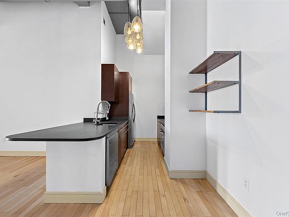 4th image of 25 Leroy Place #511