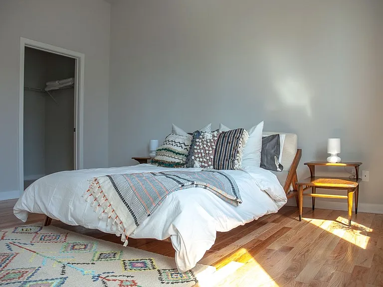 2007 Hope st apartments — Photo 17