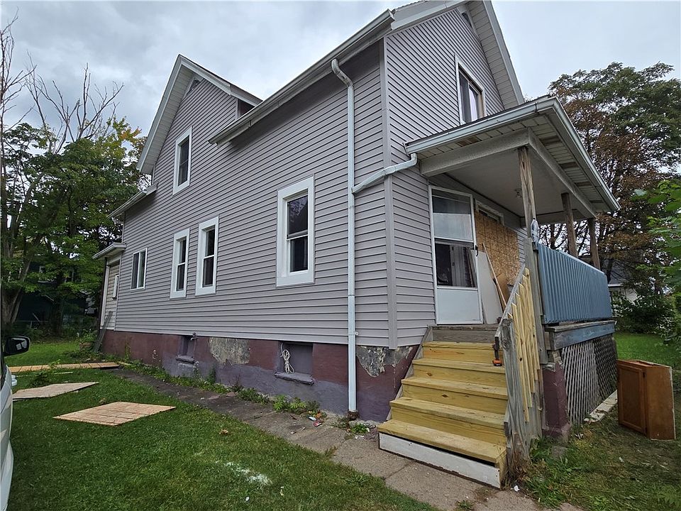 1st image of 865 N Goodman St