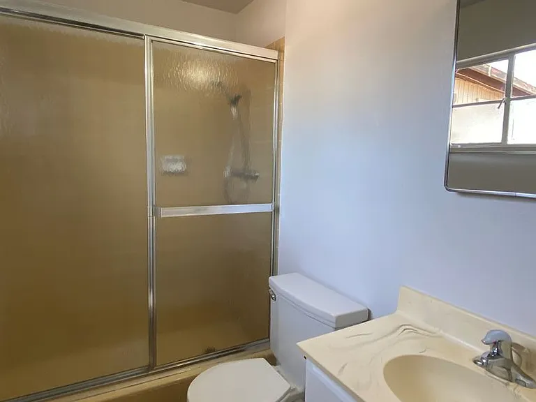1014 W 17th Pl — Photo 12