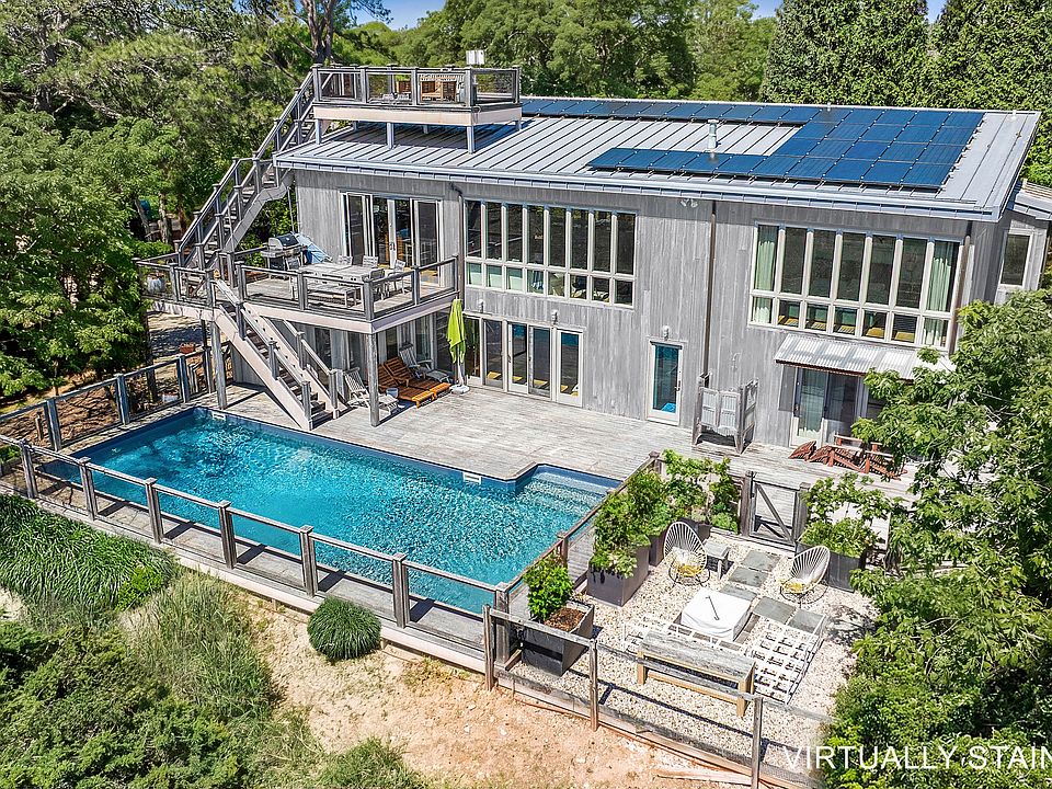 1st image of 32 Tuthill Ln