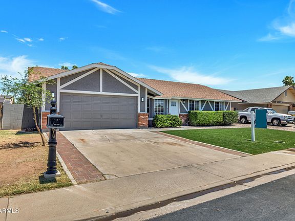 3rd image of 2212 E DIAMOND Avenue