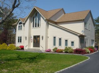 145 Raynor Rd, Ridge, NY 11961