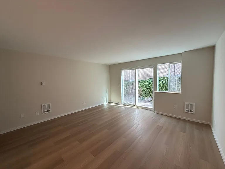 443 SW 154th St — Photo 7