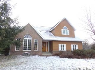 4911 Fara Dr, Syracuse, NY 13215