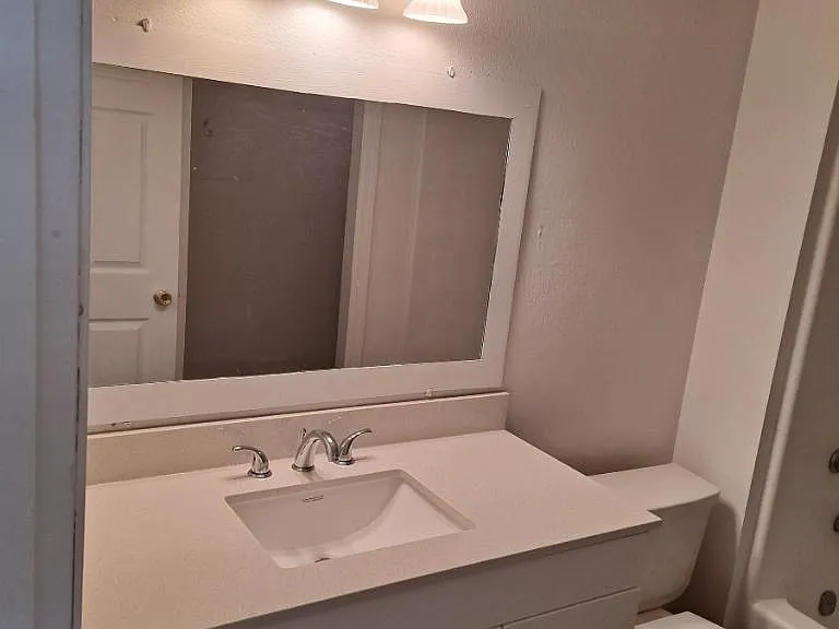 Totally Updated 2 Bedroom Apt. off Cul-de-sac in Rio Rancho — Photo 14
