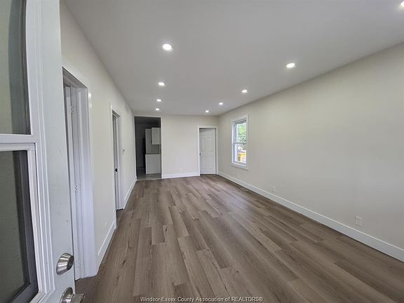 5th image of 1674 Hickory Rd