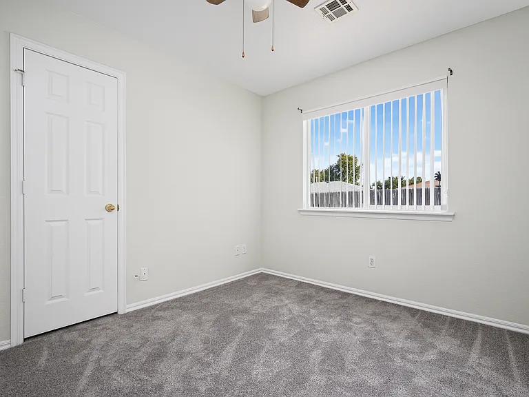 337 W Chantilly Way — Photo 8