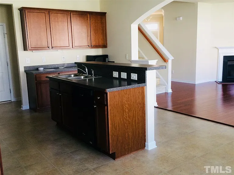 709 Garden Square Ln — Photo 8