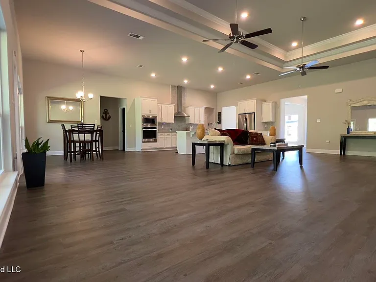 12209 Savannah Cir — Photo 16