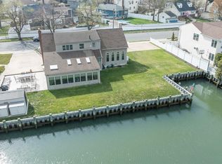 3414 Riverside Dr, Oceanside, NY 11572