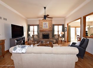 2274 Bird Ln, Batavia, IL 60510