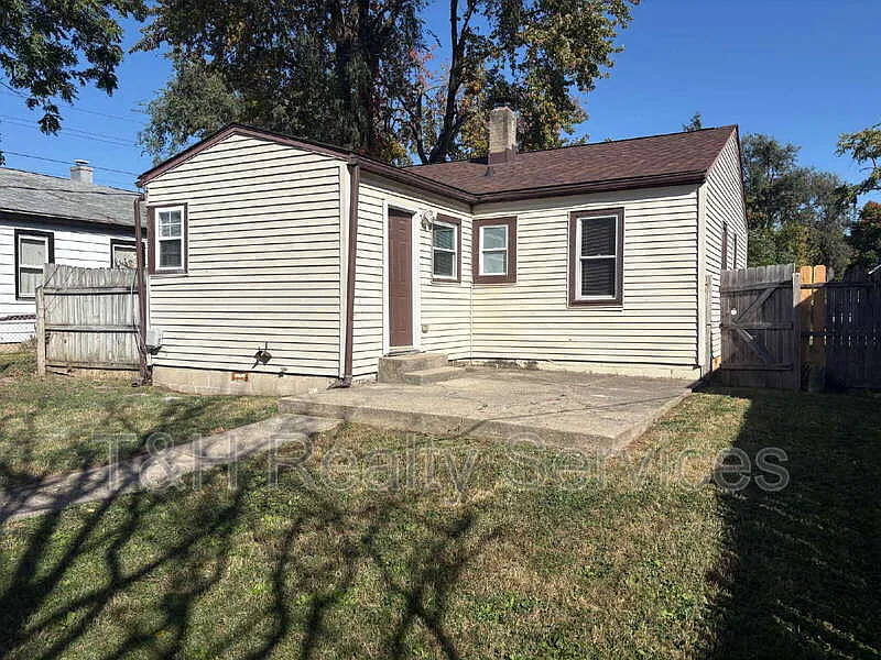 2 bed, 1.0 bath, 816 sqft, $1,200 — Photo 3