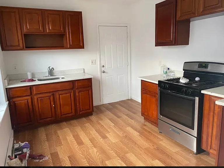 335 Washington Ave — Photo 5