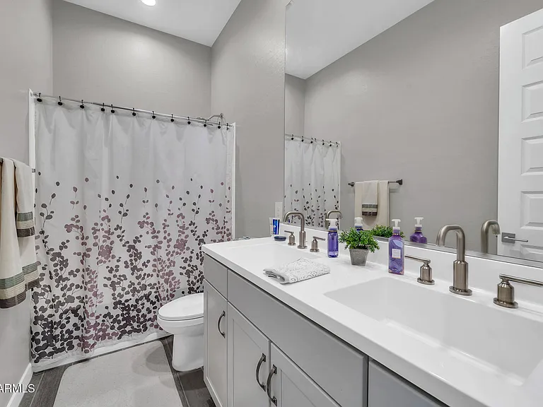 10518 W Albert Ln — Photo 25