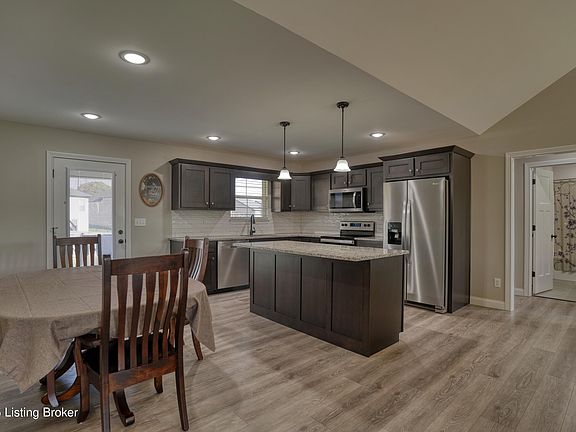 4th image of 234 Williamsburg Dr