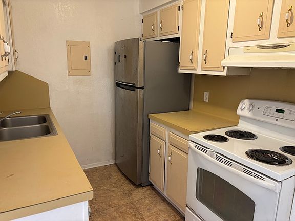 3rd image of 825 Quetzal St APT 3
