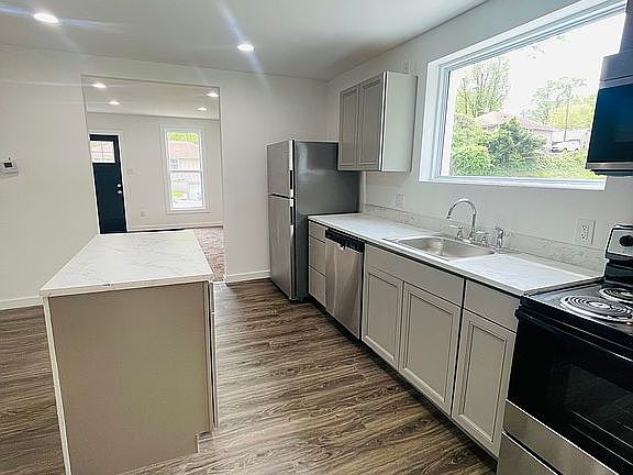 3rd image of 227 W Johnson St