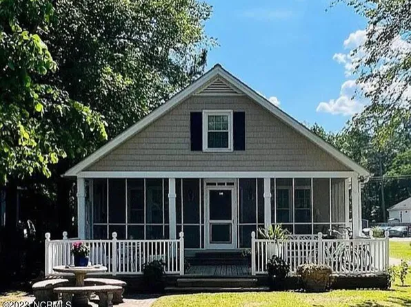 2517 Waccamaw Shores Road, Lake Waccamaw, NC 28450